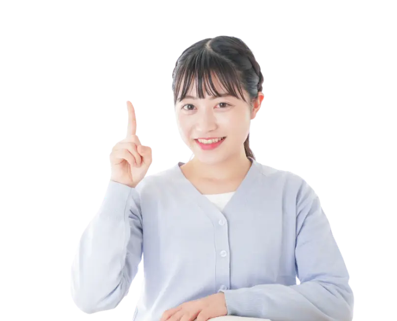 写真：女の人が人差し指を立てて笑っている